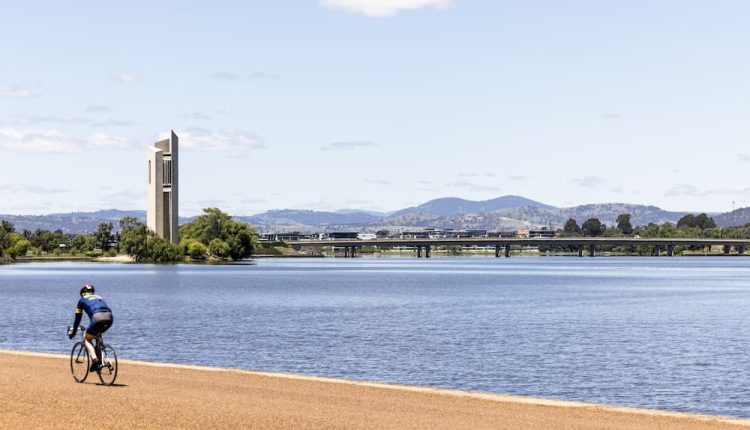 بحيرة بيرلي جريفين Burley Griffin